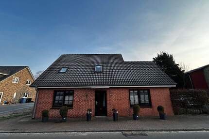 Preisreduzierung! Schönes Einfamilienhaus mit großem Grundstück, 2 Auffahrten, 2 Bädern und freier Sicht- ideal für Familien und Tierfreunde - Hennstedt