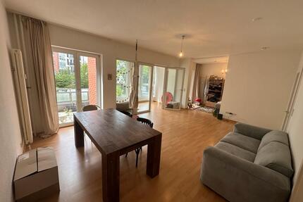Helle 2-Zimmer-Wohnung mit Balkon in Berlin-Weißensee