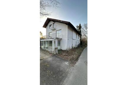 Großes Grundstück mit großem Wohnhaus in Detmold Heidenoldendorf