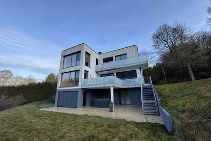 Exklusiver Wohntraum - 2.650,00&nbsp;EUR Kaltmiete, ca.&nbsp; 245,00&nbsp;m&sup2;&nbsp;Wohnfl&auml;che in Detmold (PLZ: 32760) Berlebeck