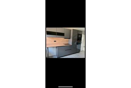 Helle frisch renovierte 2-Zimmer-Wohnung mit EBK, Carport, Garten - Helmstedt