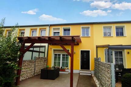 Modernes Reihenmittelhaus mit Terrasse, Fußbodenheizung und Erdwärmepumpe - zentral in Delitzsch