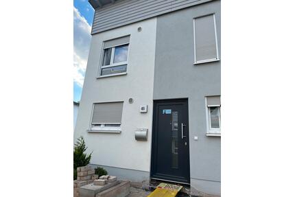 Reihenhaus - 1.450,00&nbsp;EUR Kaltmiete, ca.&nbsp; 105,00&nbsp;m&sup2; in Eisenach (PLZ: 99817)