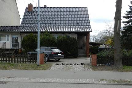 Familienfreundliches Haus mit Balkon und Terrasse in Rathenow