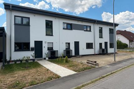 Erstbezug-Neubau-Reihenhaus in Oberstreu