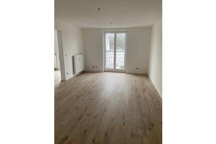 Helle 3-Zimmerwohnung mit Abstellkammer und Wanne in schöner Lage ! - Chemnitz Euba