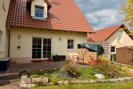 Einfamilienhaus - 1.300,00&nbsp;EUR Kaltmiete, ca.&nbsp; 102,00&nbsp;m&sup2; in Polsingen (PLZ: 91805)