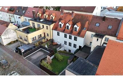Einzigartige Lage in der Freisinger Altstadt - Aufgeteiltes, gepflegtes Architektenhaus mit 3 Einheiten und Garten!