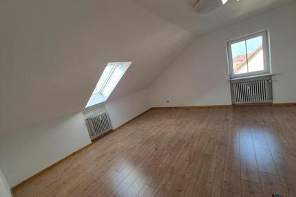 Erstbezug nach Sanierung ! 3Zimmer Dachgeschoss Wohnung - Pfaffenhofen an der Ilm