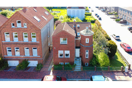 Viel Platz & Entwicklungspotenzial - Einfamilienhaus mit Baugrundstück in Emden