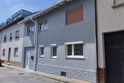 Stilvolles Reihenmittelhaus für Individualisten - modern und energieeffizient - Walldorf