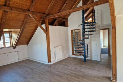 Schöne, grosse und preiswerte Wohnung in ländlicher, aber verkehrsgünstiger Lage, über 2 Ebenen - Meggerdorf