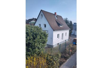 Haus, freist., mitten in Lichruhig gelegen, gr. Garten, Garage