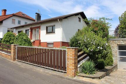 Haus mit beeindruckendem 1.475 m² Grundstück - Gründau