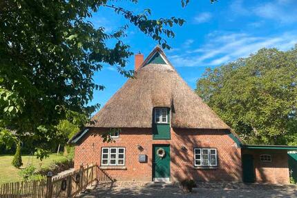 Reetdachhaus an der Ostsee - 649.000,00&nbsp;EUR Kaufpreis, ca.&nbsp; 120,00&nbsp;m&sup2; in Neustadt in Holstein (PLZ: 23730)