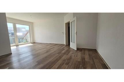 Helle, komfortable 2 Raum DG Wohnung - Erxleben