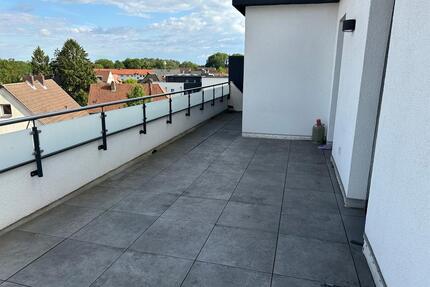 Frisch gestrichene Penthousewohnung mit großzügiger Dachterrasse - Braunschweig Broitzem