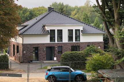 Direkt vom Bauunternehmen ! Südlage ! Doppelhaushälfte in begehrter Lage in HH-Sasel. - Hamburg