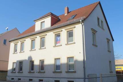 Kleine 2-Zimmer-Wohnung mit Laminatboden, separater Küche & Bad mit Dusche - Riesa Gröba