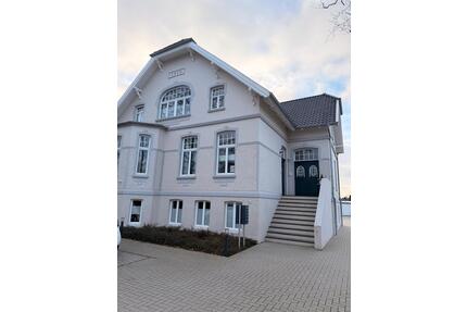 Wunderschöne kernsanierte 3-ZKBB Altbauwohnung in Rastede