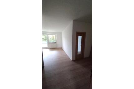 3 Raum Wohnung - 300,00&nbsp;EUR Kaltmiete, ca.&nbsp; 58,00&nbsp;m&sup2; in Plauen (PLZ: 08523)