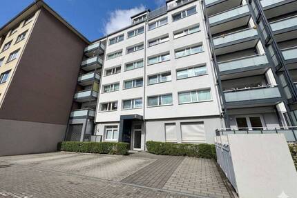 Bezugsfreie, renovierte 2-Zimmer-Hochparterrewohnung in bester Lage von Köln-Deutz