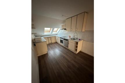 Sanierte DG Wohnung 4 Zimmer, 2 Bäder, große Wohnküche, Glasfaser - Braunschweig Nordstadt