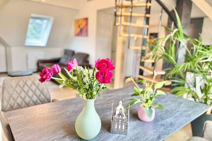 Bezugsfreie 3-Zimmer-Wohnung + ausgeb. Spitzboden! Privater Garten! 2022 modernisiert! Garage! EBK! - Coswig