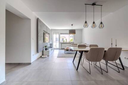 PROVISIONSFREI ! Moderne 4- Zimmer-EG- Wohnung mit großzügigen Wohnbereich & Terasse - Nürnberg Sündersbühl