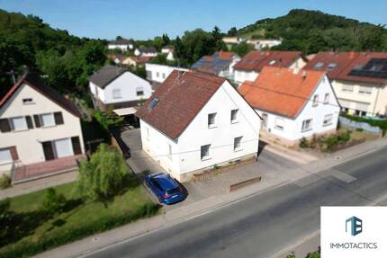 Einfamilienhaus in Hargesheim mit Hof, Keller, Doppelgarage und viel Raum für eigene Pläne