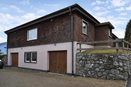 Großzügiges Bungalow mit ausgebautem Dachgeschoss und Garage - Titisee-Neustadt