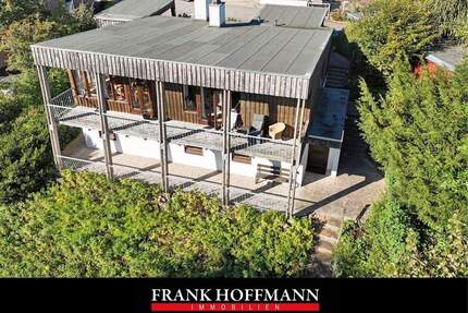 Einzigartiges Architektenhaus auf besonderem Grundstück mit kleinem Pferdestall in Boostedt