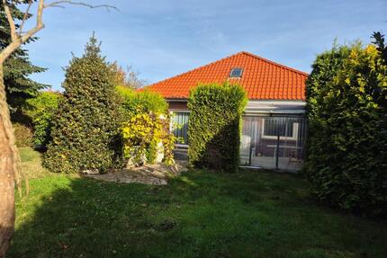 Gepflegtes Haus zur Miete 3 Zimmer, Garage und Garten - Emden Tholenswehr