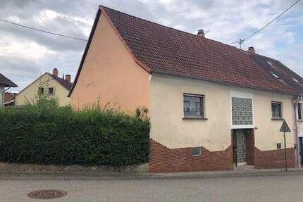Wannemacher Immobilien **** Einseitig angebautes Wohnhaus in ruhiger schöner Lage von Neunkirchen-Hangard ****