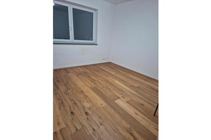2 WG Zimmer im Grünen:) - 500,00&nbsp;EUR Kaltmiete, ca.&nbsp; 170,00&nbsp;m&sup2; in Maselheim (PLZ: 88437)