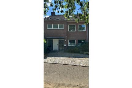 Schönes geräumiges Reihenhaus in Meerbusch Bösinghoven mit Garten