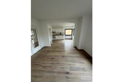 75 m² Erdgeschosswohnung mit großer Wohnküche, Garage und Keller - Hilgert