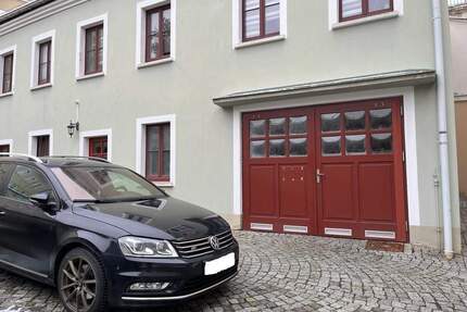 ruhige 3-Raum-Maisonettewohnung im Hinterhaus mit Garage in Löbaus Innenstadt!