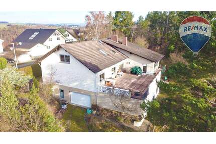 GROSSZÜGIGES EIN-ZWEIFAMILIENHAUS IN RUNKEL MIT GARAGE UND POTENTIAL