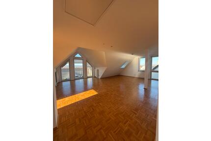 Traumhafte Aussicht - 900,00&nbsp;EUR Kaltmiete, ca.&nbsp; 90,00&nbsp;m&sup2; in Künzell (PLZ: 36093)