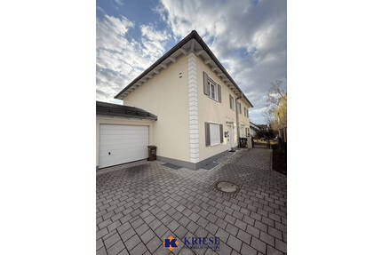 Luxuriöse DHH im Herzen von Germering mit Südwestgarten und Einzelgarage