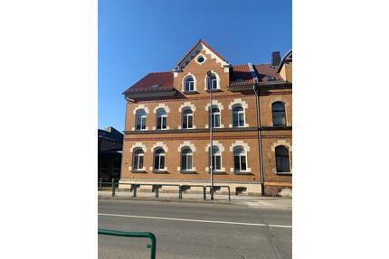 Großzügige 3,5-Zimmer mit Laminat und Tageslichtbad mit Wanne in guter Lage! - Falkenstein/Vogtland