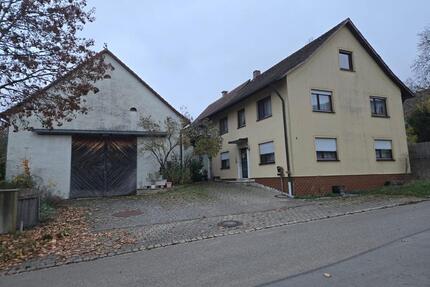 Mehrfamilienhaus mit Scheune und Werkzeughalle in Wettelsheim - Treuchtlingen