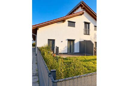 Großzügige 2-Zimmer-Erdgeschosswohnung mit Garten & Garage - Neumarkt-Sankt Veit