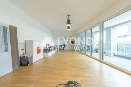 Neuwertige Dachgeschosswohnung mit großem Balkon, Aufzug und TG-Stellplatz in Ludwigsburg