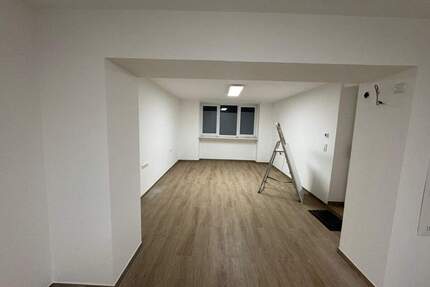 Toplage Co-Working Wiesbaden: Sofort verfügbarer Schreibtischplatz