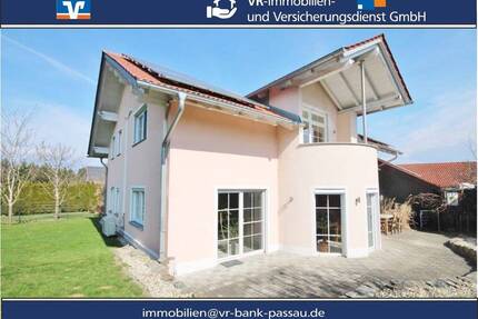 Charmantes Wohlfühlhaus mit architektonischer Klarheit, einem privaten Spa-Bereich auf Hotelniveau und ein Wohnkonzept, das höchste Ansprüche erfüllt - Hutthurm Prag