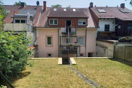 Zwei Wohnunen übereinander, mit separaten Eingängen, Terrasse, 2 Balkonen, Garten und Garage, in St. Ingbert-SÜD (Komplett kernsaniert und renoviert) - Sankt Ingbert