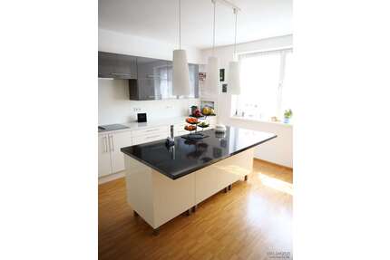 Wohnung zum Mieten in Leipzig 2.112,00 € 219 m²