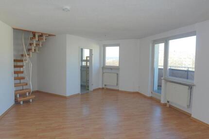 Maisonettewohnung mit Dachterrasse, Einbauküche, Laminat, Badewanne und Tiefgaragenstellplatz - Dresden